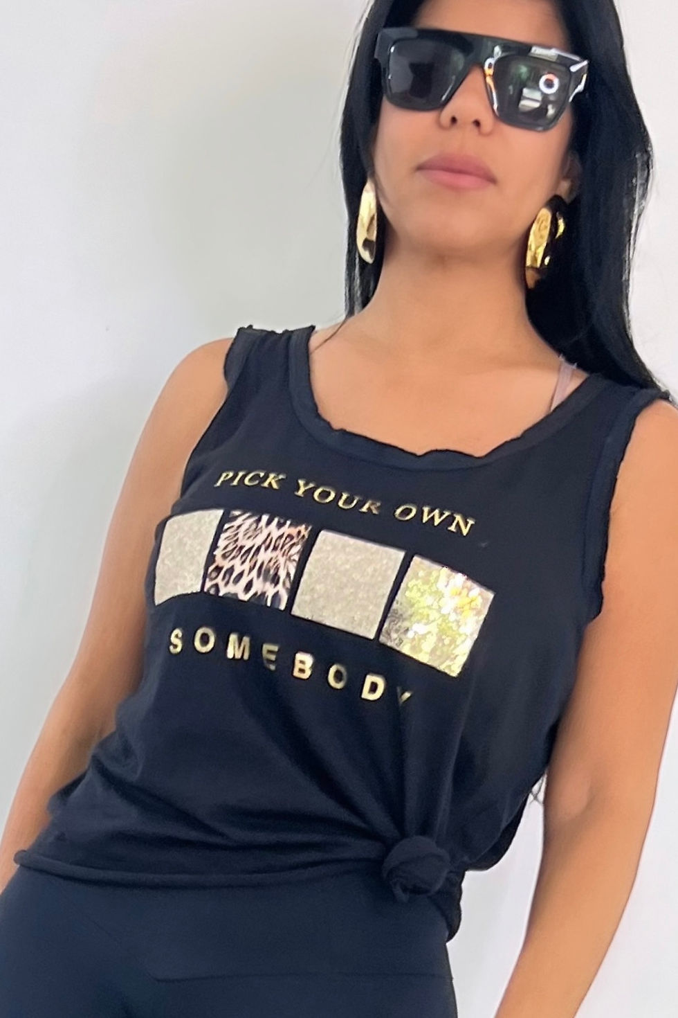 Miniatura: Black tank top with 'PICK YOUR OWN SOMEBODY.' in gold print