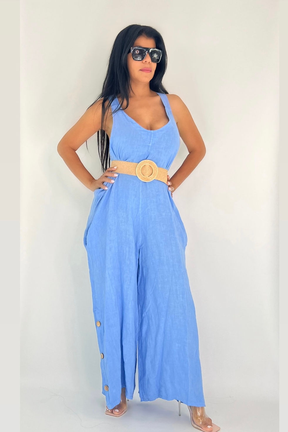 Miniatura: Woman in blue jumpsuit with straw belt