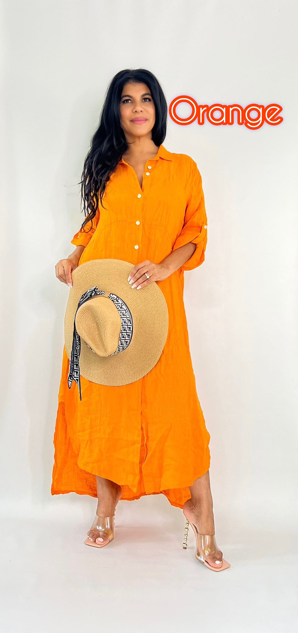 Miniatura: Woman in orange maxi dress holding straw hat