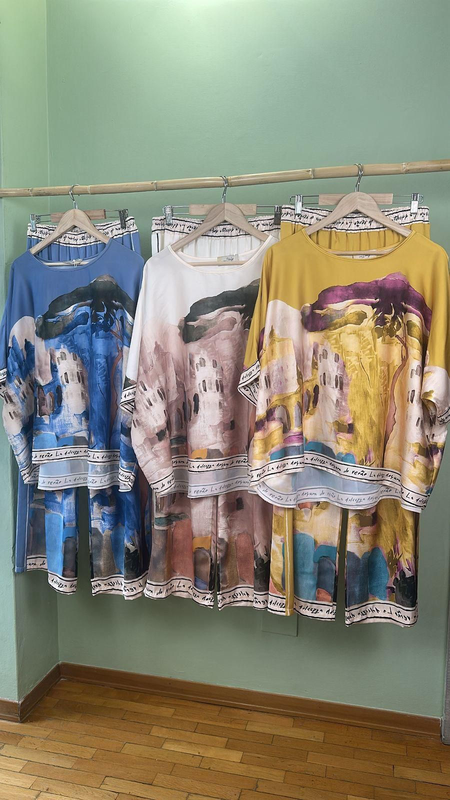 Miniatura: Three Skylar print tops in blue, brown, and yellow