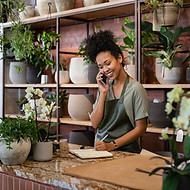 Image_florist-takes-an-order-on-the-phone-at-flower-shop-2022-02-15-23-22-17-utc.jpg