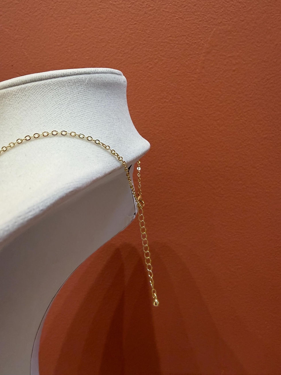 Thumbnail: Gold stainless steel Y necklace with a delicate drop chain – DuaMia