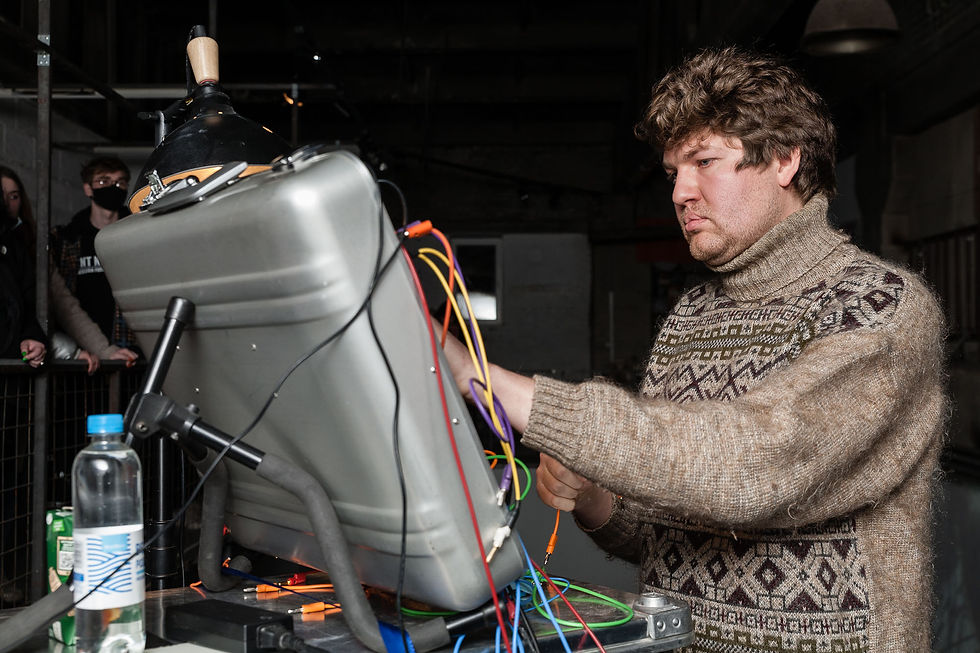Alexey Grachev, Dmitriy Shishov, Andrew Strokov, The Measure of Chaos, sound installation, 2020 — work in progress. Engineers: Alexey Grachev, Dmitriy Shishov (Stieglitz  Academy); Andrew Strokov, Alexander Groznykh (Luda gallery). Ph: Mikhail Grigoriev