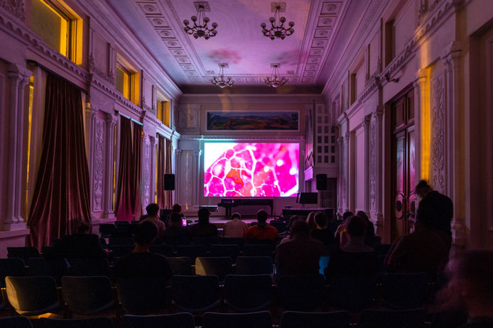 Phill Niblock (USA), Music and films
Ֆիլ Նիբլոկ (ԱՄՆ), Երաժշտություն և ֆիլմեր