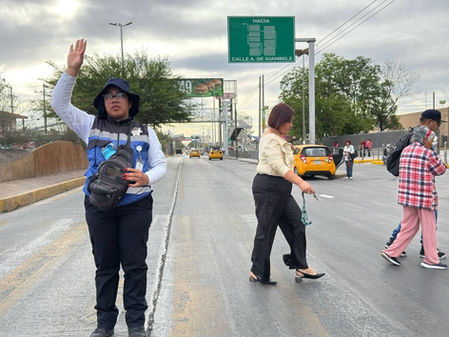 Agentes de Tránsito mantienen presencia en zonas escolares y de hospitales para reforzar la seguridad vial