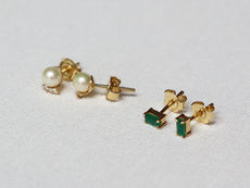 Brincos ponto de luz em ouro 18k amarelo, com pérola natural, diamantes e esmeralda baguete