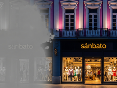 Fachada de loja física em São Paulo com sombra digital fraca ao fundo, representando a invisibilidade online de negócios locais sem presença digital