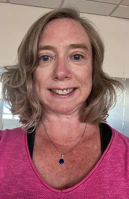 Head and shoulders image of Vicky.