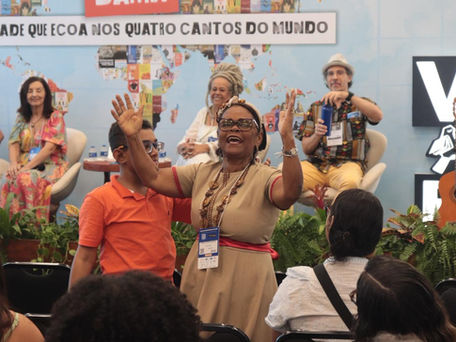 Bienal 2026: Com recorde de autores independentes, 'Vozes da Bahia' se consolida como vitrine da nova literatura baiana