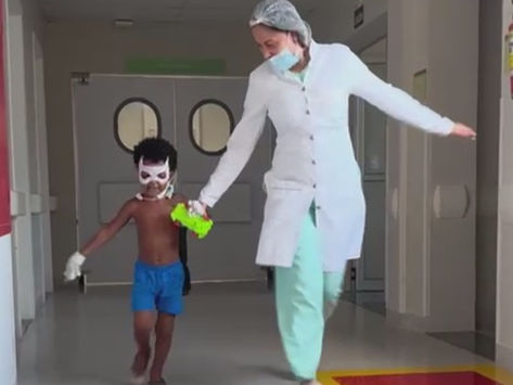 Hospital Materno-Infantil de Ilhéus implanta projeto de Fisioterapia Lúdica na UTI Pediátrica