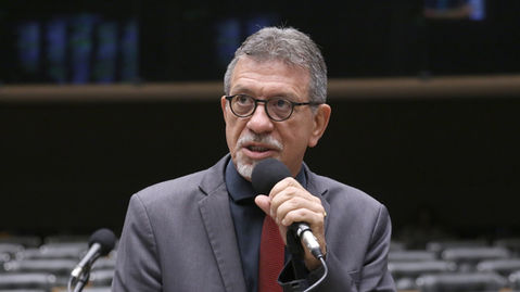 Título a Flávio Bolsonaro escancara apoio de ACM Neto ao bolsonarismo, diz Afonso Florence