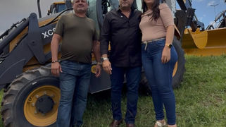 Nilo Peçanha recebe retroescavadeira por meio de emenda parlamentar do deputado Alan Sanches e do senador Ângelo Coronel