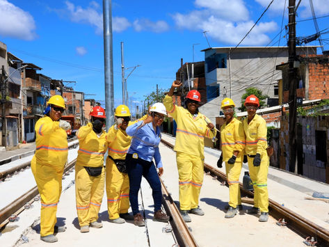 Mulheres ocupam posição de destaque nas obras do VLT e transformam setor da construção civil