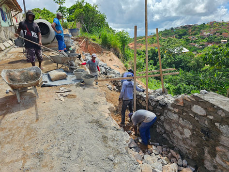 W.GUIMARÃES: Prefeitura está finalizando obra de contenção de encosta no Bairro Cecília Souza