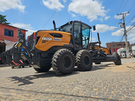 W.GUIMARÃES: Prefeitura adquire nova Motoniveladora 0KM para o programa de manutenção de estradas