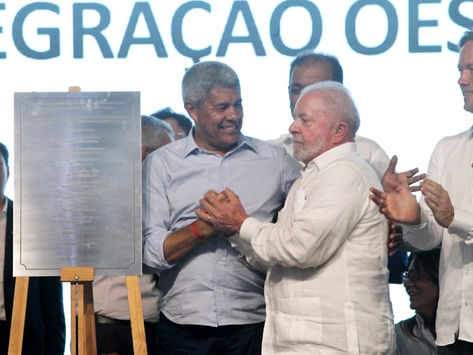 Ao lado de Lula, Jerônimo acompanha início de obras de trecho da Ferrovia de Integração Oeste-Leste