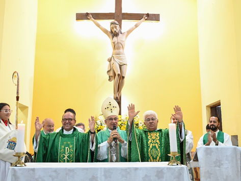 VALENÇA: Dom Juraci empossa padre Cristóvão Brito pároco da Igreja Matriz do Bom Jesus
