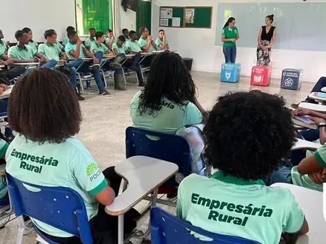 PTN: CFR recebe visita de representante da União Nacional das Casas Familiares Rurais da França