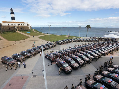 Governo da Bahia entrega novas viaturas para a PM e anuncia convocação de policiais da reserva