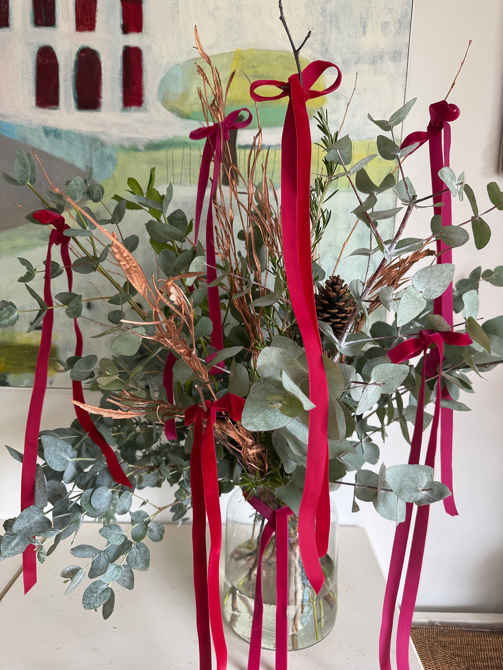 Seasonal Floristry - a festive centre piece