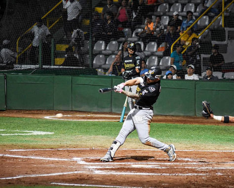 Rieleros arrebata el botín a Piratas y lo deja tendido en el terreno