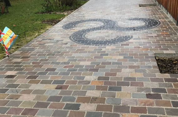 Pavé en grès Kandla multicouleur et triskel breton