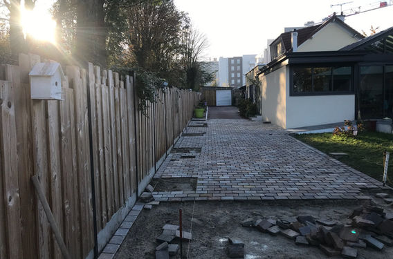 Pavé en grès Kandla multicouleur et triskel breton