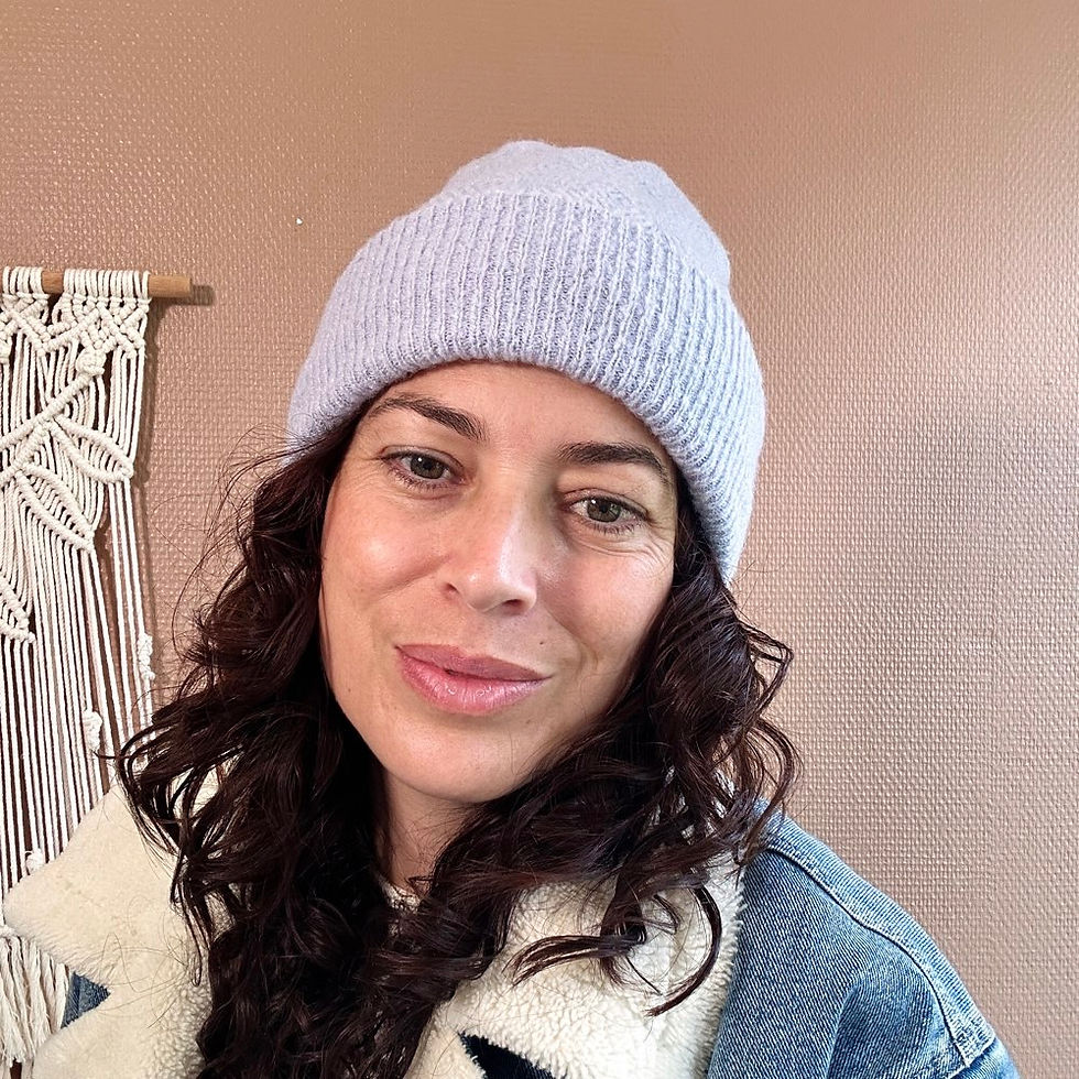 Miniature : Bonnet Hiver bleu clair doublé satin bleu