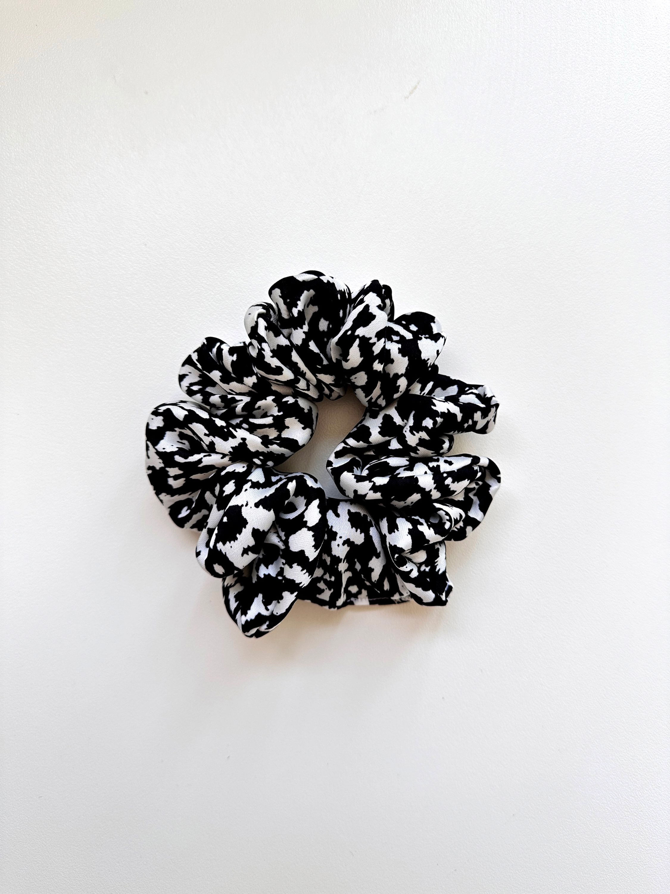 Chouchou taille classique Satin Noir Blanc