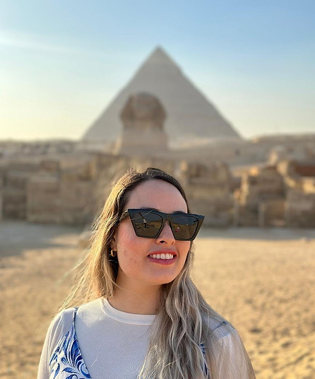 Valentina Montoya, médica y canalizadora, retrato profesional