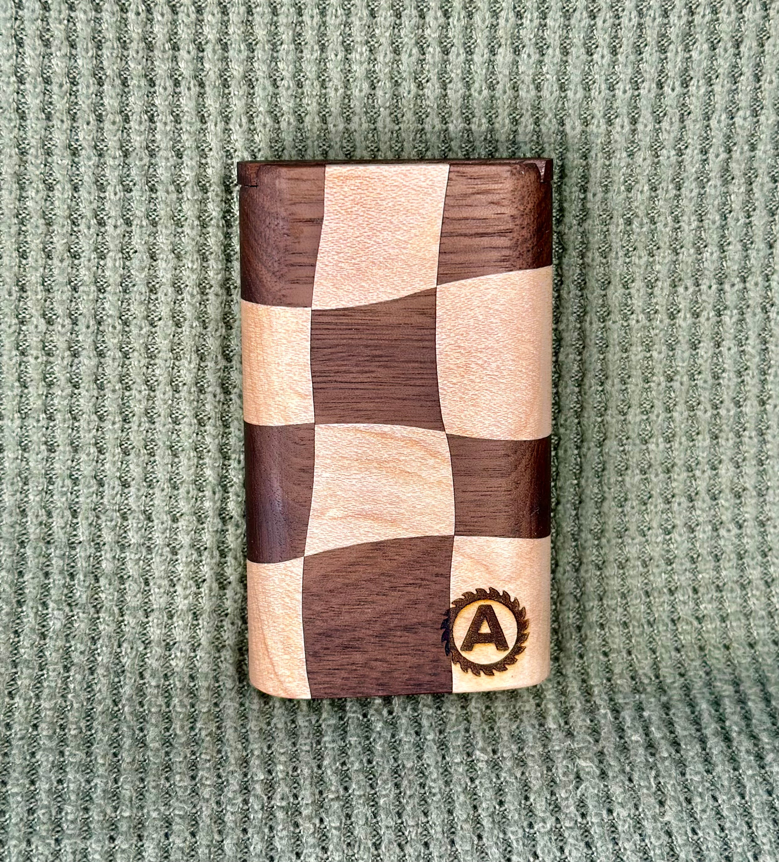"Trippy Checkers" - Walnut & Maple Dugout