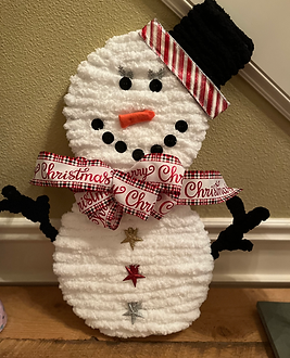 YarnSnowmanWreath.heic