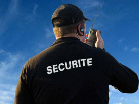 Refus de délivrance de carte professionnelle par le CNAPS et erreur de droit