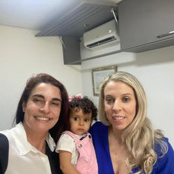 Com a mamãe Gabriela.