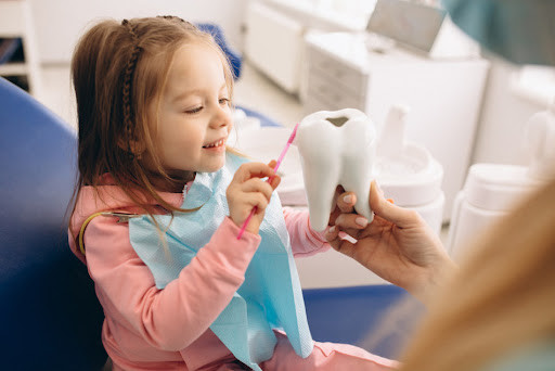 explaining oral higiene to a kid
