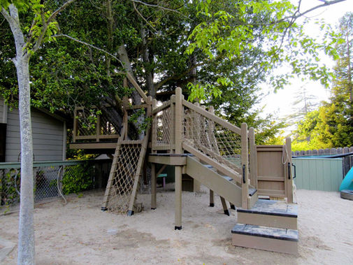 Transfer steps with rope net railings and rope net climb