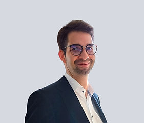 Julian Sieradzki_Homepagebild_edited.jpg