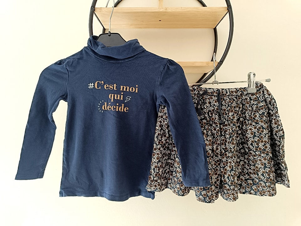 5 ans ensemble Teeshirt col roulé tape a l'oeil et jupe monoprix 