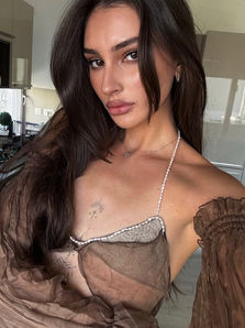 You Donāt Have to Change Your Face, But the Industry Will Test You: Inside Tatianaās Reality as a Content Creator Today