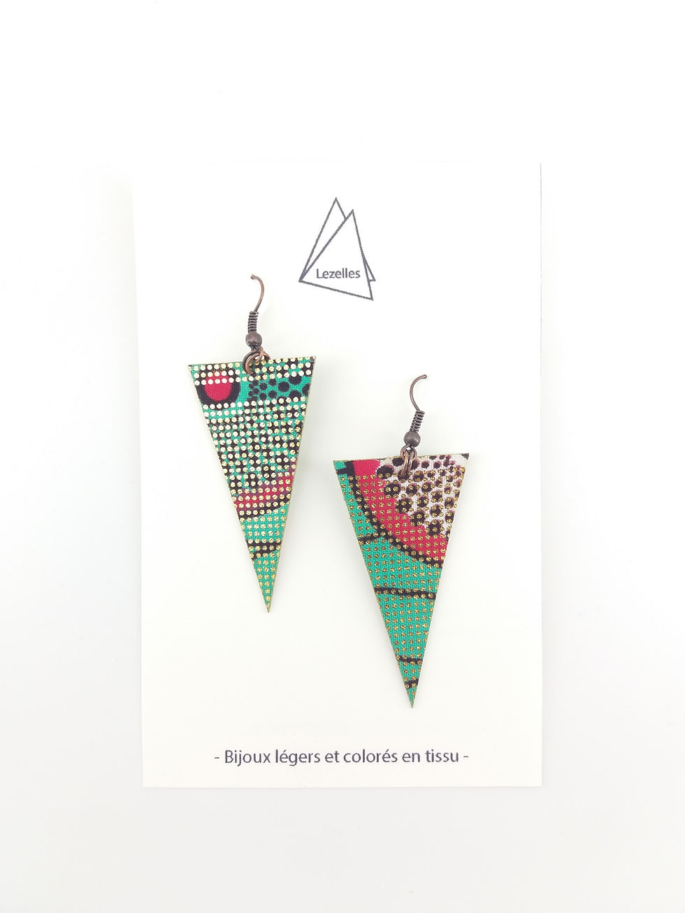 Thumbnail: Boucles d'oreilles en wax, forme triangle, wax vert, rose, marron et blanc avec