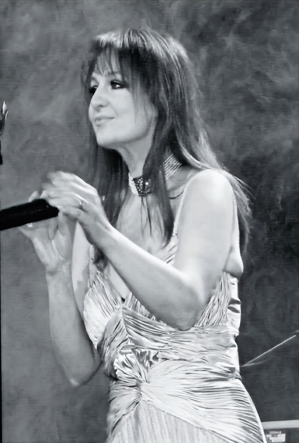 Maggie, ex-professional singer, now lead home stager and designer