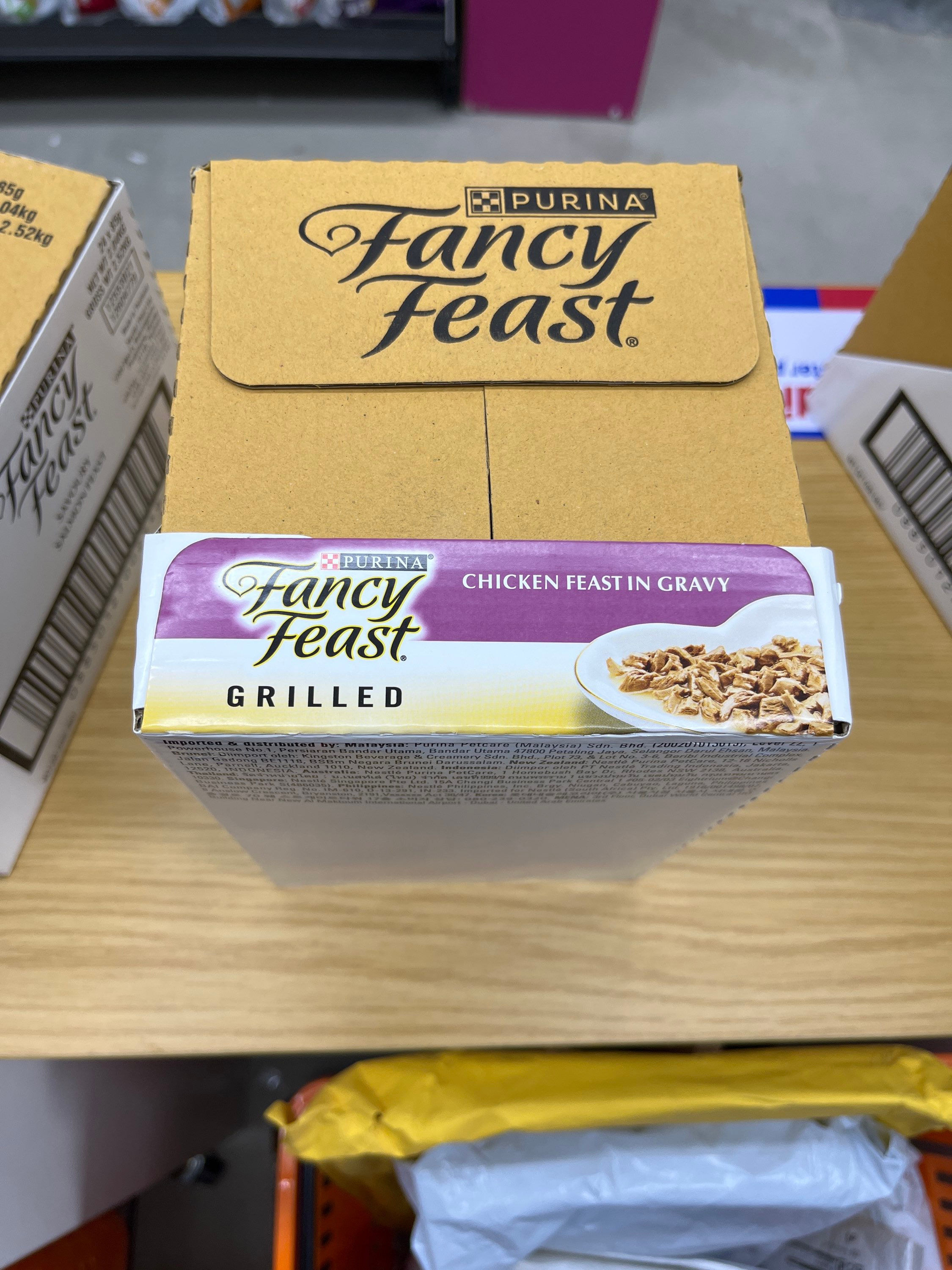 FANCY FEAST 24 x 85g - Chicken Feast In Grilled Chicken (Gravy)