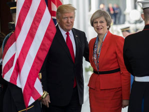 Donald Trump y Theresa May creen que 'hay oportunidad' para alejar Rusia de Siria