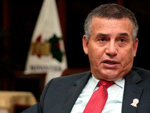 Urresti prefiere que la FIFA desafilie el Perú a que Burga siga en la FPF