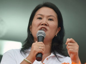 Keiko Fujimori pide a Kuczynski reunirse para conversar sobre temas medulares