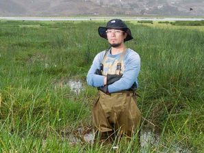 Científico peruano que "resucitó" humedal en 15 días ahora va por el Titicaca