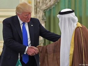 Trump firma en Arabia Saudí un contrato de venta de armas por 110 billones de dólares