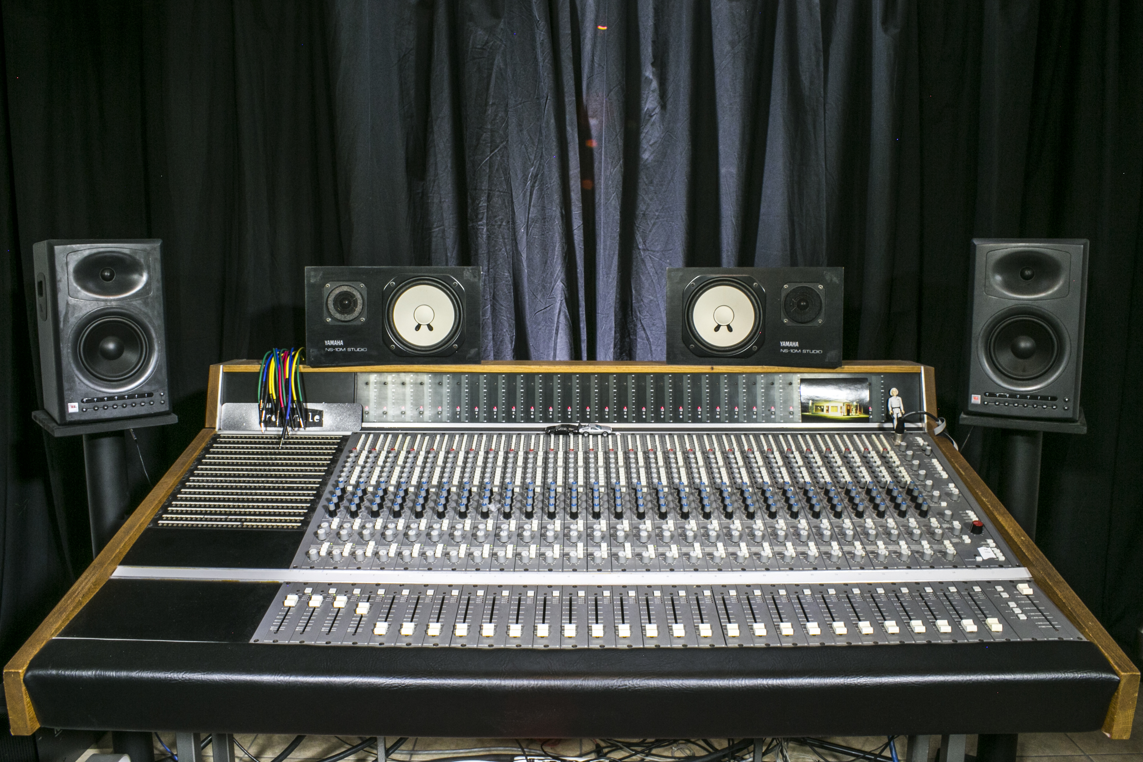 Controlroom_Console.jpg