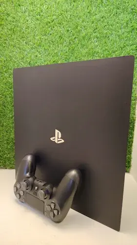 PS4 Pro (1TB) & Controller (Pre-Owned)
