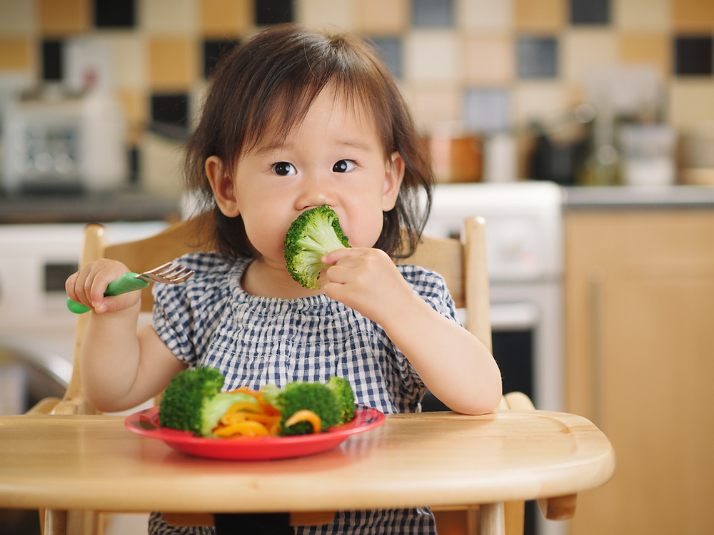 baby-led weaning breastfeeding nursing solid foods platypus media tips and tricks